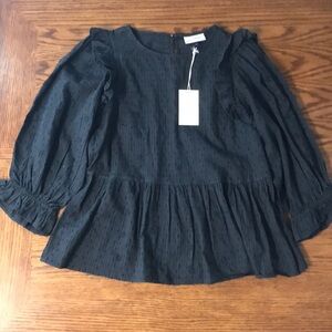 NWT Universal Thread Top Size Small